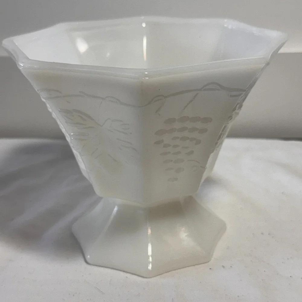 White Milk Glass Paneled Grapes & Leaves Bowl Footed Compote‎ Leaf